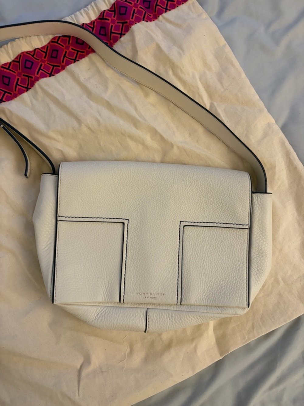 Tory Burch - White Leather Crossbody Bag with Contrast Stitching